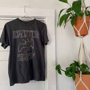 Tops - Distressed Graphic Tee Tops - Distressed Graphic Tee